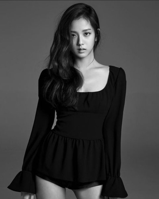 jisoogaIIery's tweet photo. 6 years ago, u were introduced to the public as the third member of BLACKPINK. a hardworking artist who showed leadership, passion, dedication, kindness &amp; love to your fans. thank u for always inspiring and being with us, i love u so much♡

SIX YEARS WITH JISOO
#IdolJISOO6thYear https://t.co/rXi5UU1EbA