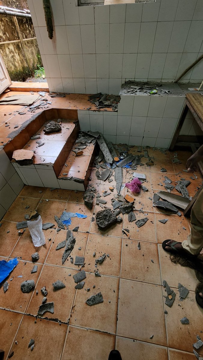 sandesh_gomes's tweet photo. Goa college of pharmacy unsafe.... @goacm https://t.co/tCQD4TaZyw