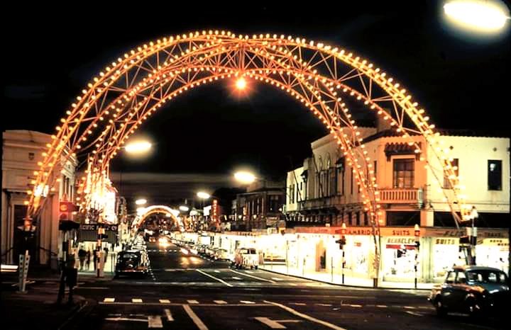 NapierinFrame's tweet photo. "Should Auckland's "Golden Mile" be pedestrianised?" Wails Walesi..

Napier's platinum 1/2km has been predominantly pedestriansed since the 90s!

#TryAndKeepUp! https://t.co/kedXJjTWJ1