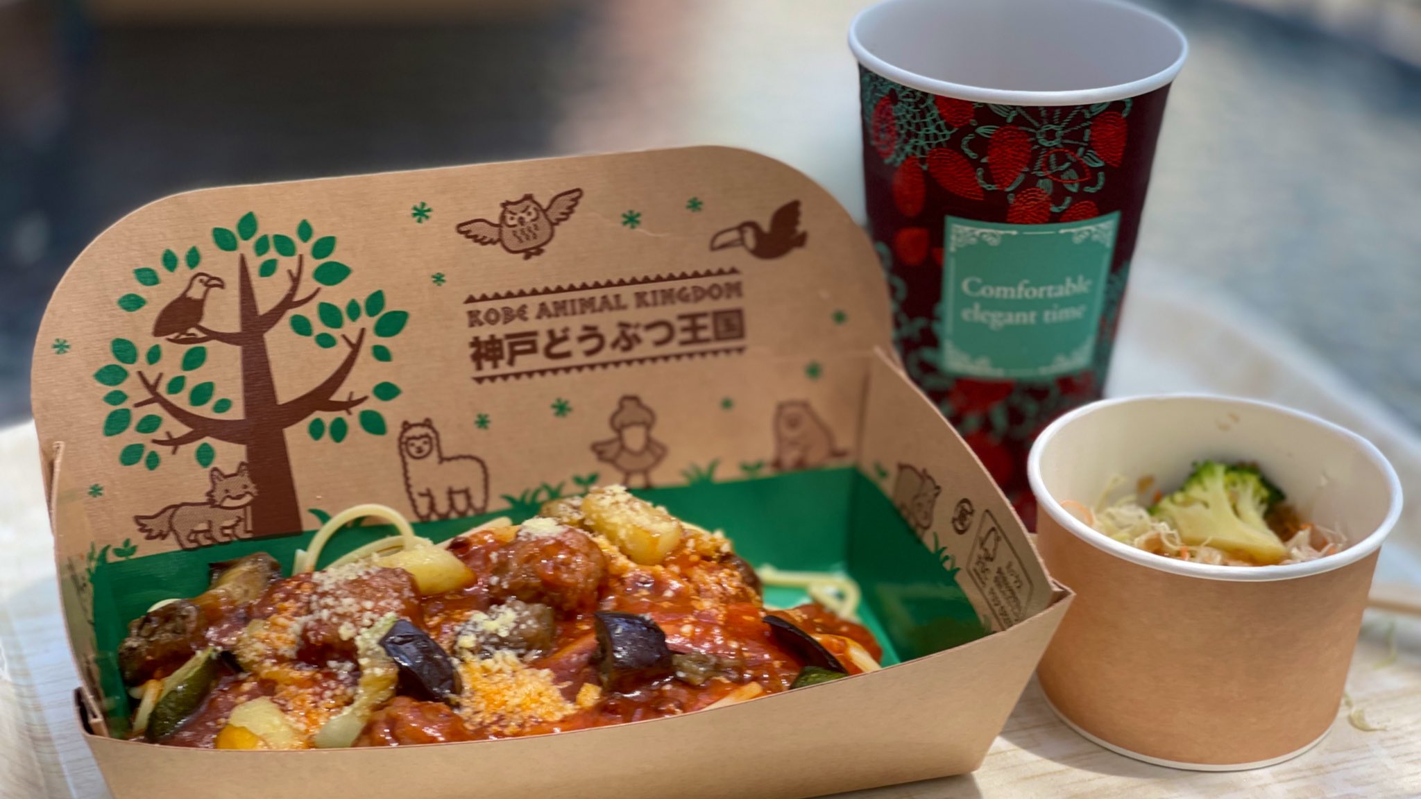 なつき モカ 神戸どうぶつ王国では 緑に囲まれて のんびりランチ ミートパスタいただきました 美味しかった また行きたーい 近くなら年パスで毎日行く 神戸どうぶつ王国 22年6月 やまねこキッチン T Co Xrcsqt9drm Twitter