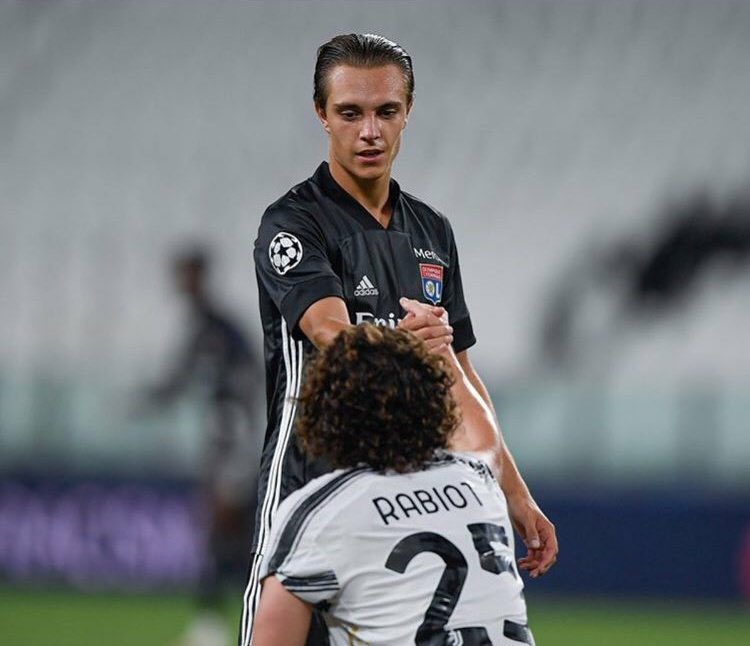 Quand tu as un crack en espoir et que tu selectionne une chausette 🧦
#Caqueret #Rabiot #FRACRO