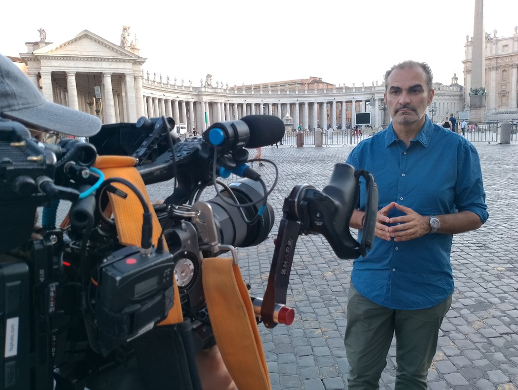 Incerti's tweet photo. Ciak si gira ! #ipellerossachelibersronolitalia https://t.co/dDKWNVNwrh