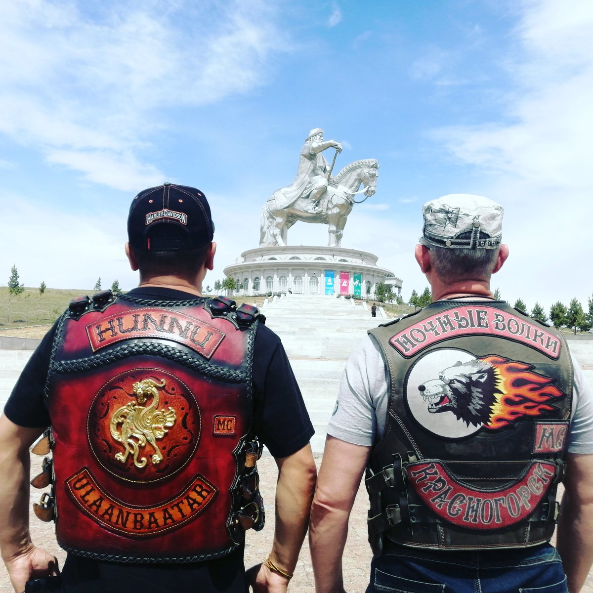 ОХУ-ын Мотоклубуудын томоохон төлөөлөл Ночные Волки Мс клубын гишүүдтэй дорнод аймагруу явж байна.