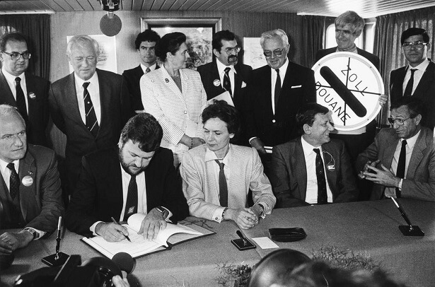 NTUEUTW's tweet photo. Did you know? 🤔

A day like today (June 14) in 1985 the Schengen Agreement was signed, abolishing internal border controls, unifying asylum and visa policies and establishing of the Schengen Information System (SIS), towards an open and free EU!🇪🇺

#EU #EUTW #EUFacts https://t.co/QmkAxeI0J2