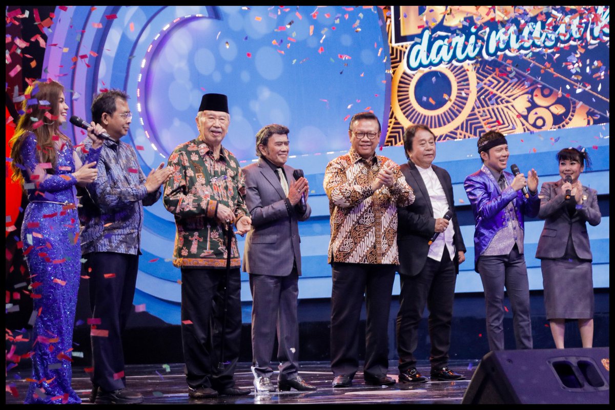 rhoma_official's tweet photo. Assalamualaikum Warahmatullahi Wabarakatuh.
Semalam dalam acara pembukaan Lomba Cipta Lagu Dangdut (LCLD) tingkat Nasional ke-5.
Bagi teman-teman yang ingin mendaftar, silahkan Klik Tautan Di bawah
https://t.co/PTnWyMB3hw
#RhomaIrama #PAMMI #LCLD5 #DangdutDariMasaKeMasa https://t.co/HmlLQSjvCi