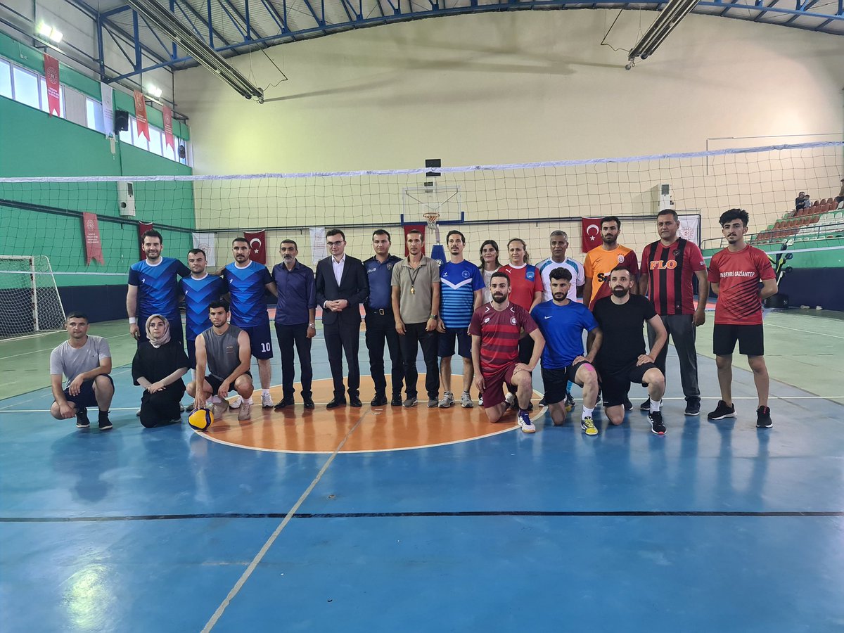 cemcamlibel's tweet photo. @sporsehrigantep 
Son maçlar ile kupa kazanan takımlarımız belli oldu. Dereceye giren takımlarımızı tebrik ederiz. 
@Yavuzeli_Kaym 
@hasanrasit 
@yavuzelibld 
@SakarogluKemal 
@muhittinozby
@yavuzelimem 
@mustafakirac27 
@erdalaldemir33
@ismailncel5 
@recep_incesu_ 
@cemcamlibel https://t.co/CBXG6slAQk