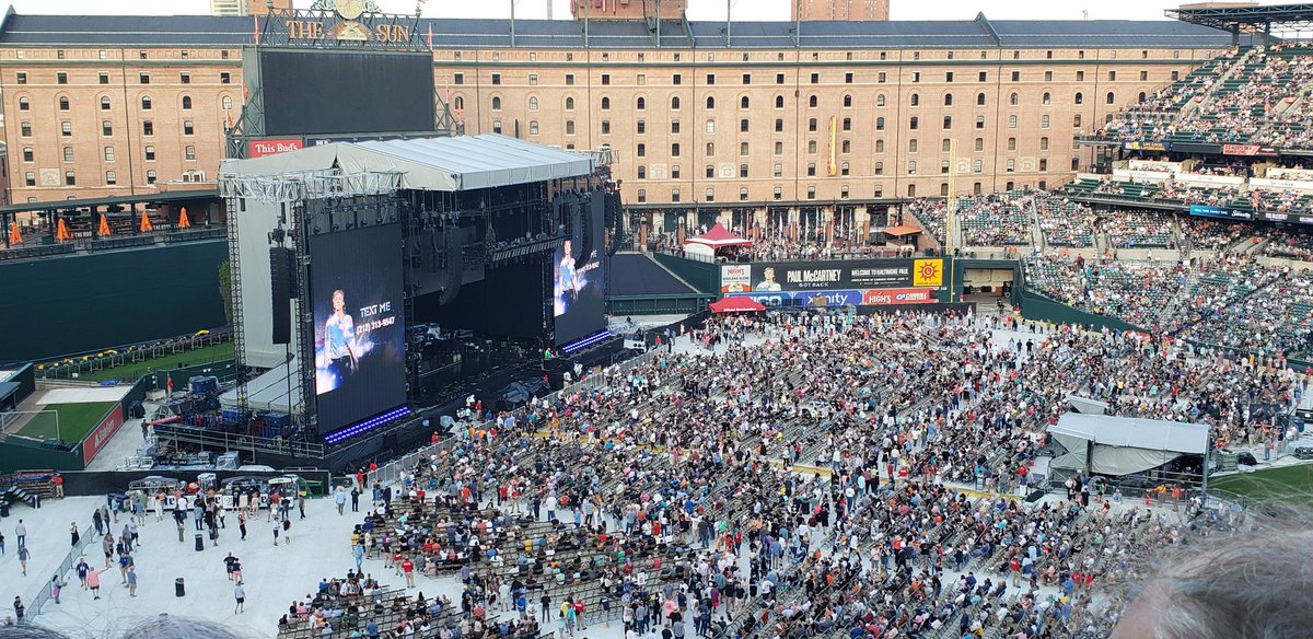 missy_coulter's tweet photo. Epic concert πΆ #PaulMcCartney #PaulMcCartneyGotBack #BaltimoreOrioles π§‘π€βΎοΈ#OriolePark #CamdenYards π #memoryofalifetime β₯οΈ https://t.co/UI67Pfk9MC