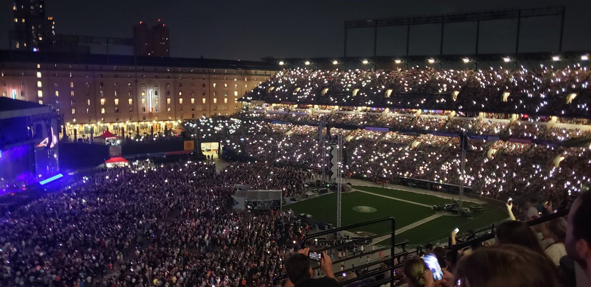 missy_coulter's tweet photo. Epic concert πΆ #PaulMcCartney #PaulMcCartneyGotBack #BaltimoreOrioles π§‘π€βΎοΈ#OriolePark #CamdenYards π #memoryofalifetime β₯οΈ https://t.co/UI67Pfk9MC