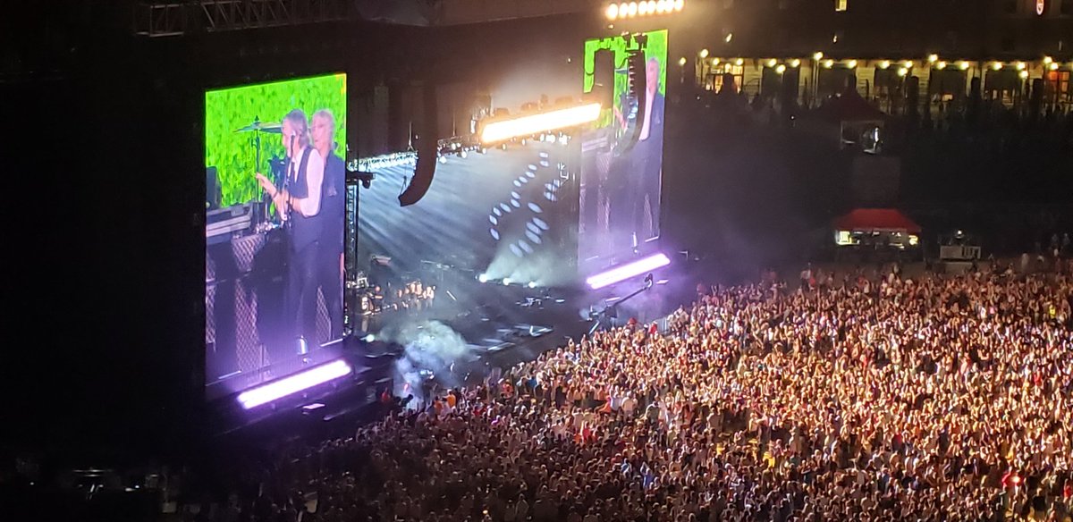 missy_coulter's tweet photo. Epic concert πΆ #PaulMcCartney #PaulMcCartneyGotBack #BaltimoreOrioles π§‘π€βΎοΈ#OriolePark #CamdenYards π #memoryofalifetime β₯οΈ https://t.co/UI67Pfk9MC