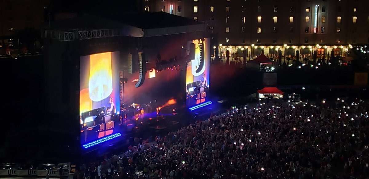 missy_coulter's tweet photo. Epic concert πΆ #PaulMcCartney #PaulMcCartneyGotBack #BaltimoreOrioles π§‘π€βΎοΈ#OriolePark #CamdenYards π #memoryofalifetime β₯οΈ https://t.co/UI67Pfk9MC