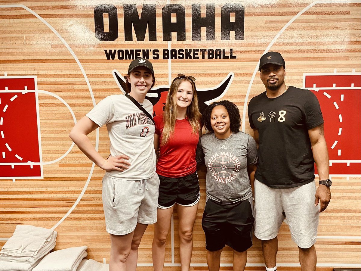 PiperEngelby_24's tweet photo. Amazing day @OmahaWBB touring the campus and seeing the facilities! Thank you coaches @CarrieBanks10 @jacquigrant_34 @hudson85734 @tania_davis1 for taking time to share more about the school and program! #GoMavericks https://t.co/pDikdR369j