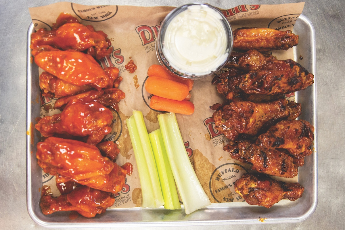 FiftyGrandeMag's tweet photo. Just because it's almost game time, here's a plate of delicious medium and barbecue wings from @duffswings, shot for the current issue. 📸: @vicenterondonphoto.
#fiftygrande #duffs #thefoodissue #buffalove #buffalo #buffalowings #friedchicken #chicken #chickenwings https://t.co/ELUjE5v3CY