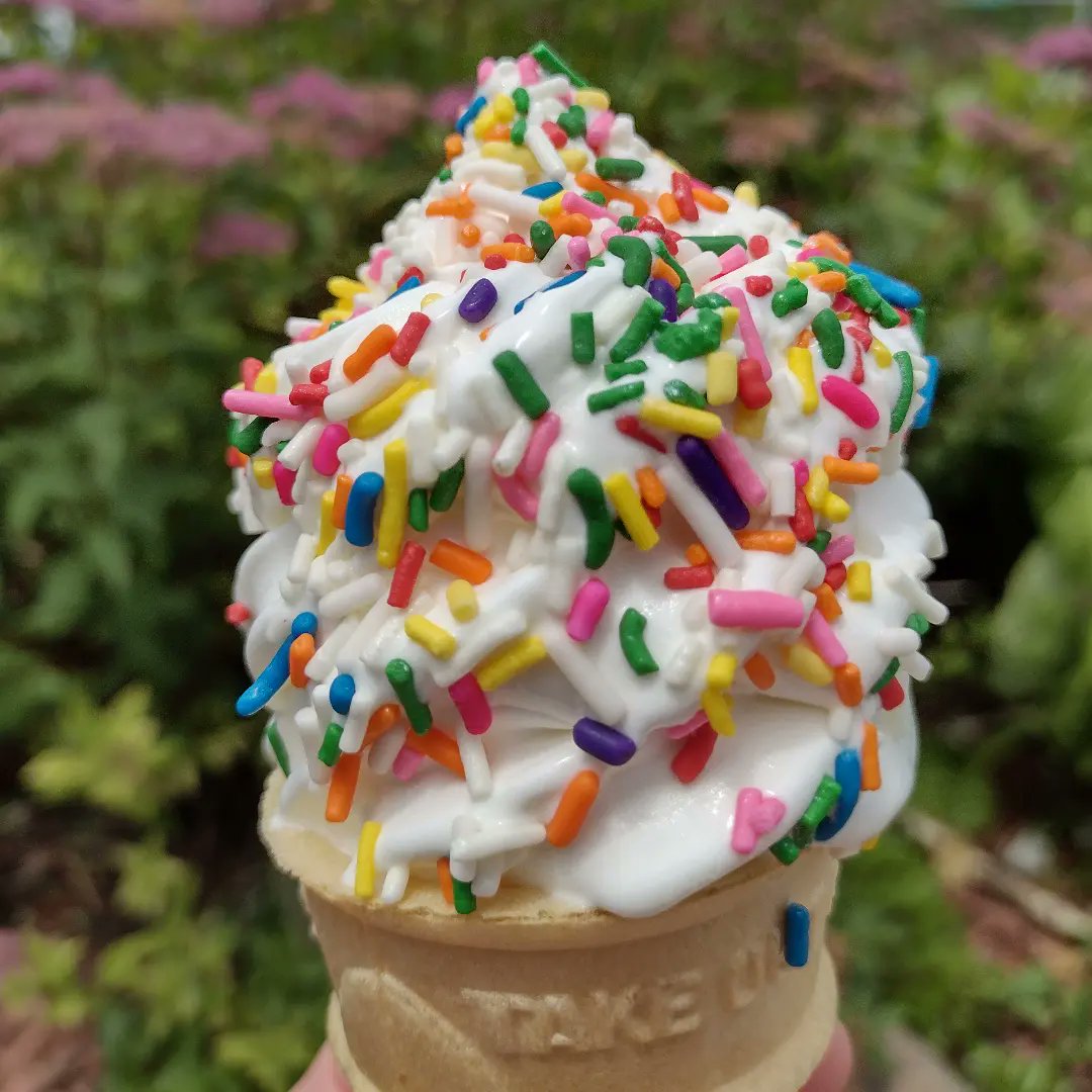 FaturdayOmaha's tweet photo. It's a hot one! What about Tastee Treat in CB? Need sprinkles they got'em, this is the mini cone for under $2...they have much bigger ice cream 🍦 conveyances if you've been in the hotness.
#icecream #sprinkles #sprinklecone https://t.co/D1O2duvwbS