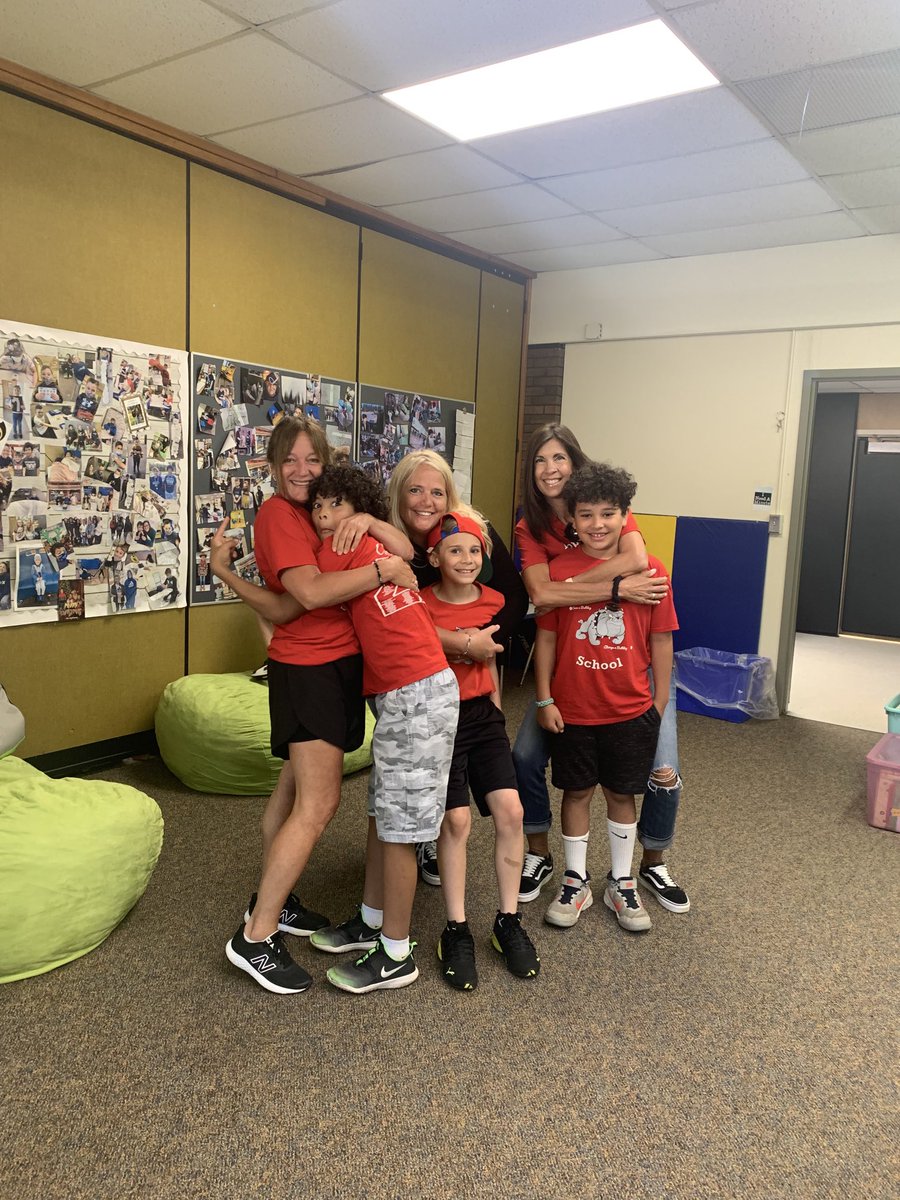 CandyMeta's tweet photo. All ready for the 5th grade field trip❤️❤️ ⁦@CRAMsEtlinger⁩ ⁦@CRAMrMillaway⁩ ⁦@CRA_Bulldogs⁩ https://t.co/aYomU882mN