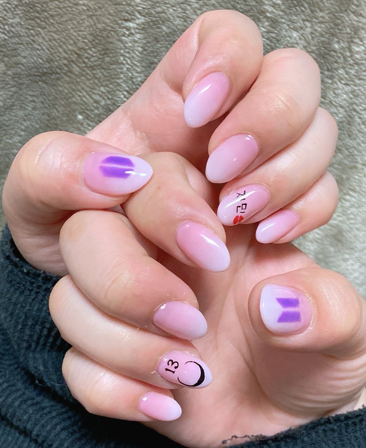 Peco おはよう Newnail 超シンプルにベイビーブーマー 지민 の名前とタトゥー バンタンarmyのロゴ入れてもらった推しネイル Bts Jimin Btsarmy バンタンネイル Armyネイル ネイルデザイン ペコネイル T Co
