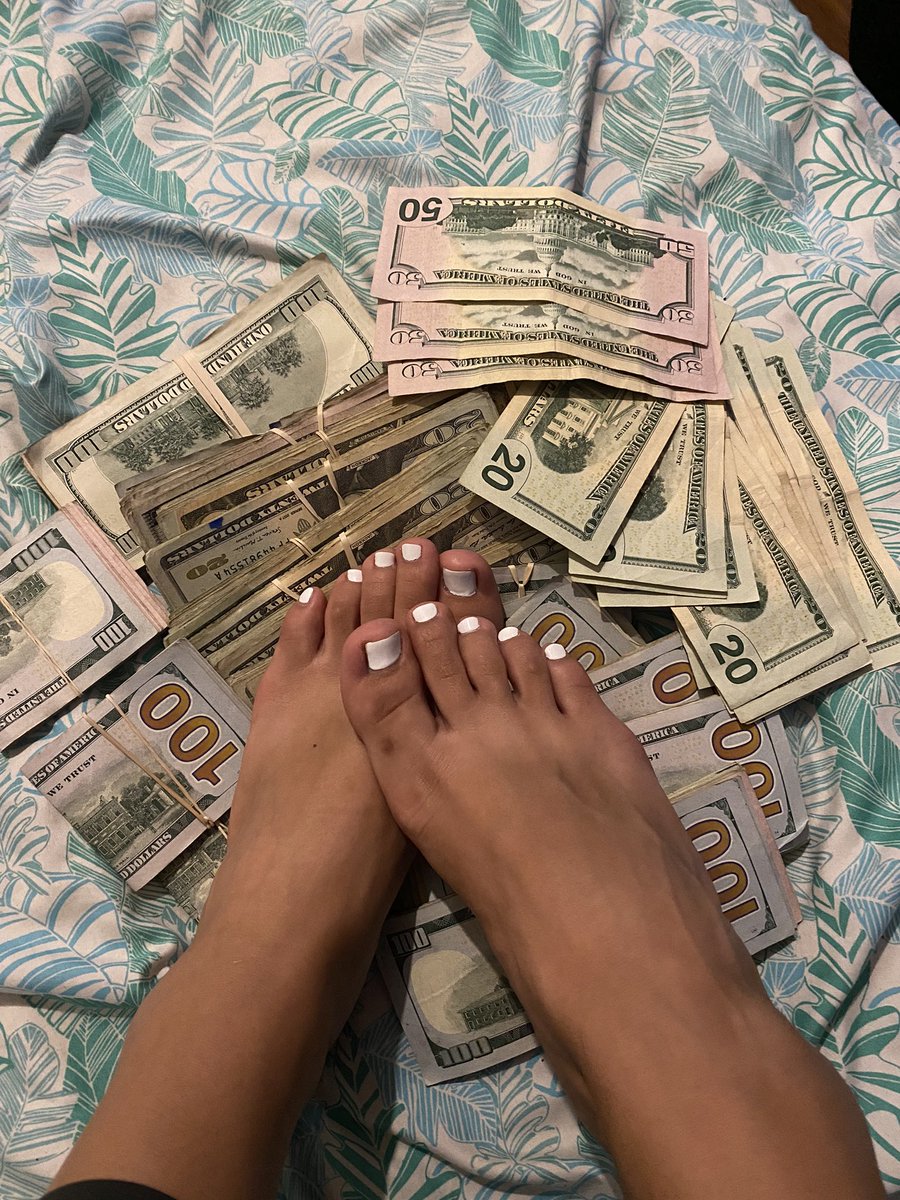 ellabearrr's tweet photo. #feetfethish #footworshi̇p #feetpicsforsales #secretseller #buyingcontent #sellingcontent #dmme #feetfootish #FOOTFETİSH https://t.co/R2GMg78lhg
