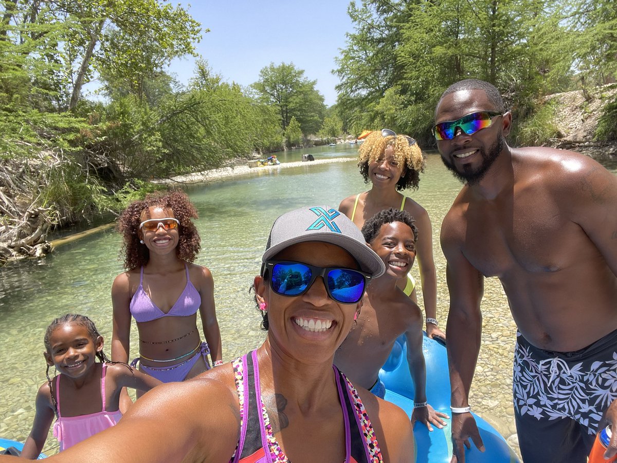 CoachDMcNeal's tweet image. #CoachOffDuty #Notforlong #McNealFamBam #Frio