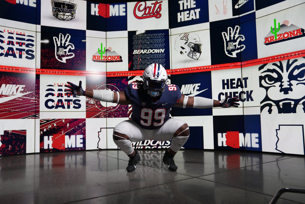 🐻⬇️ Nation How do I look in that Blue, Red , and white??👀 <a href="/WildcatBearDown/">Arizona BearDown! ☀️🌵</a> @FootballArizona