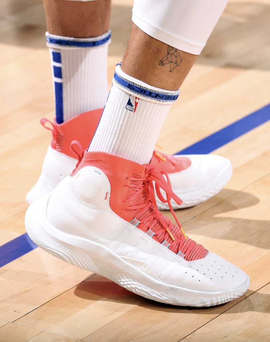 Stephen Curry laces up the @EatLearnPlay edition of the Curry 4 Flowtro for Game 5 of the #NBAFinals 👀