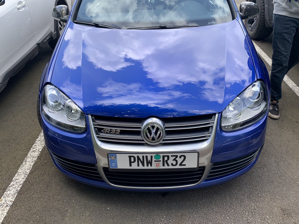 taylorloftis95's tweet photo. New paint on the R32 https://t.co/mOZnnL4ebi
