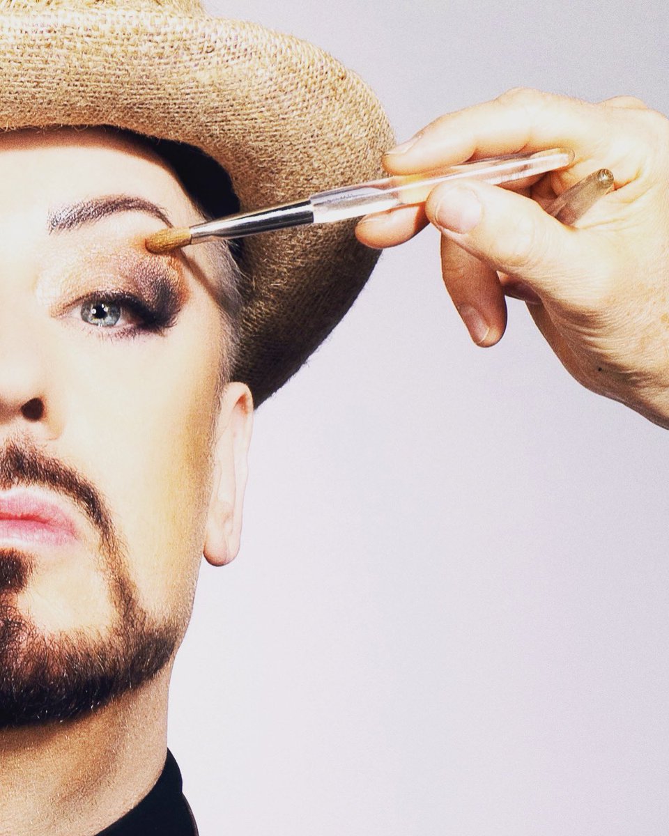 DanTeslaEnergy's tweet photo. Happy Birthday Queen!! @BoyGeorge 👑🎉🎉keep creating art🎨❤ https://t.co/u2SSShfBTT