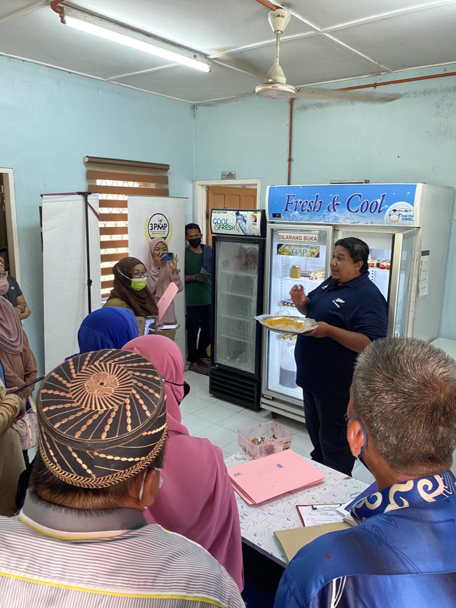 ppkbota_lambor's tweet photo. 🌸 BAHAGIAN HAL EHWAL KORPORAT 🌸

🐝🍯KURSUS ASAS TERNAKAN LEBAH KELULUT🐝🍯

Anjuran : PPK Bota/Lambor

Peserta terlibat : Ahli dari pelbagai Unit Peladang Bota/Lambor https://t.co/PbmPCz5Zip