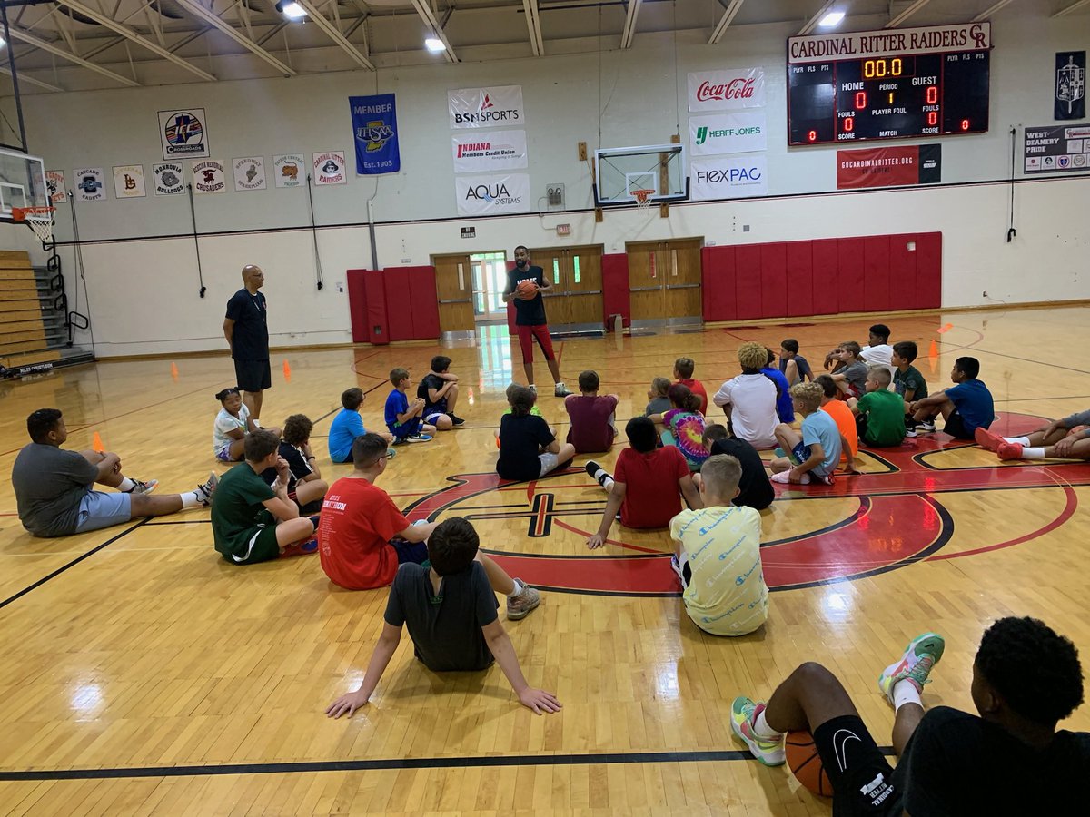 CRHS_Hoops's tweet photo. Camp day!!! Our guys enjoyed helping out our future raiders!! #CRBB https://t.co/29jq2i3rdh