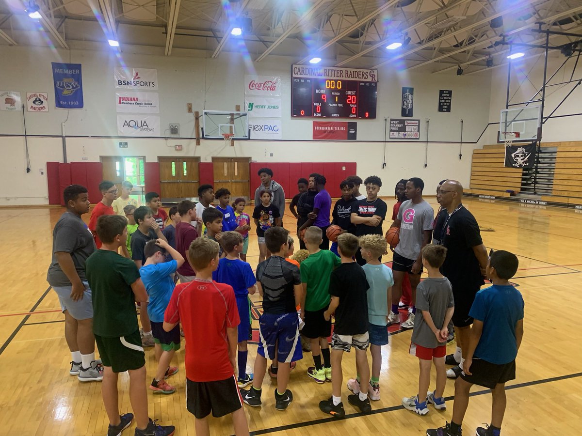 CRHS_Hoops's tweet photo. Camp day!!! Our guys enjoyed helping out our future raiders!! #CRBB https://t.co/29jq2i3rdh