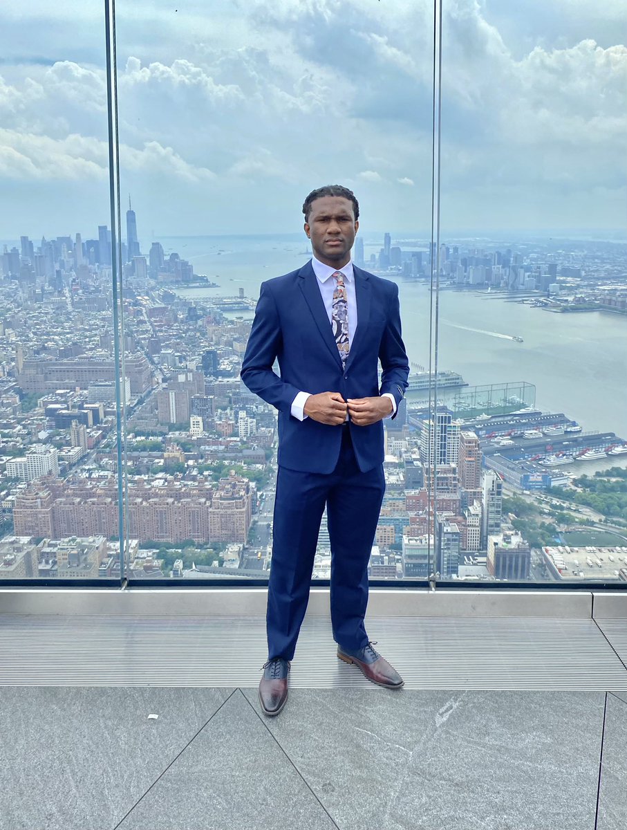 JehuChessonSR's tweet photo. They grow up Fast! 1st day of Summer Internship in NYC. @fDale Chesson, keep grinding on &amp; off the field. God Bless🙏🏾 https://t.co/6GMqTmwhcZ