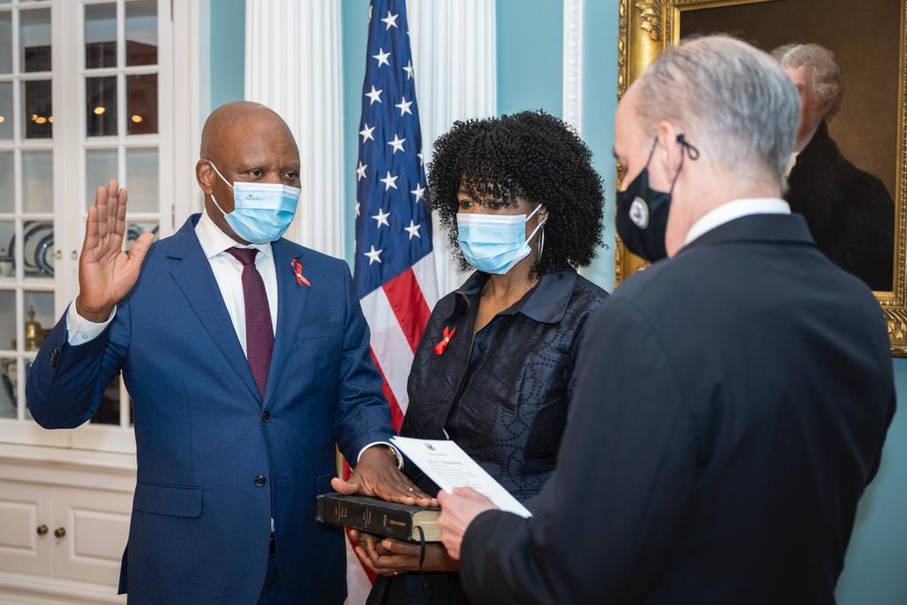 JNkengasong's tweet image. Was humbling to take the oath of office today as ⁦Ambassador at large for the U.S Global HIV/AIDS Coordinator. ⁦@PEPFAR⁩ has been a game changer in the fight against HIV/AIDS. With the power of partnerships, we can end AIDS by 2030 as a public health threat!