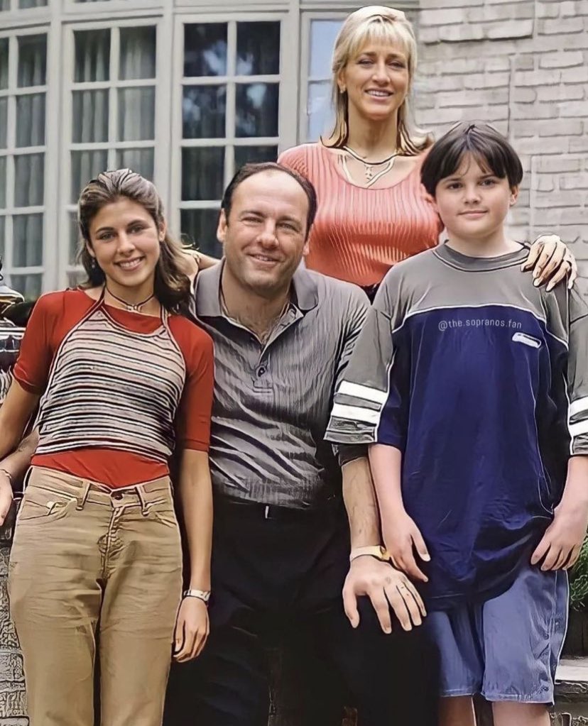 SpecialT_QPO's tweet photo. Vince, Linda, Shane and Stephanie McMahon outside of their CT home. https://t.co/RuIRp8XYku