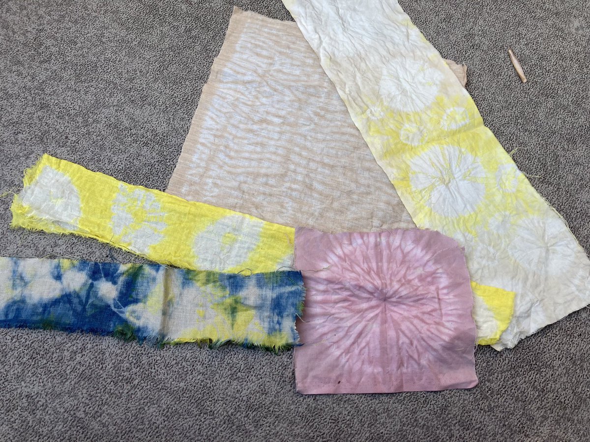 wendyevaK's tweet photo. Shibori with edible dyes on cotton

I used strong black tea, turmeric, and hibiscus

Clearly the turmeric worked best!
#crafting
#healing
#slowcreativity
#selfcare 
#shibori
#naturaldyes https://t.co/9MLolPPhBw