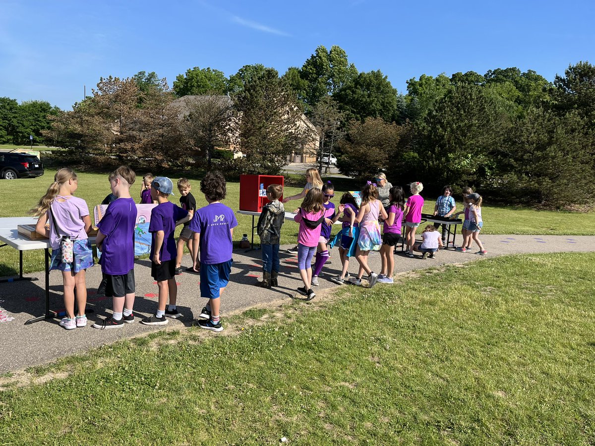 MsBinder19's tweet photo. We had so much fun at our field day today! Thank you to all of the parent volunteers! @SLCSBrummer @BNC_PTO https://t.co/U2Na7fVPw7