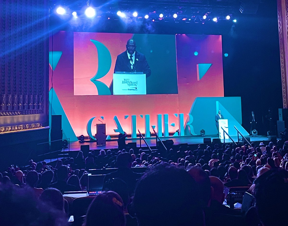 Laura Hayes 🍣 tweet media