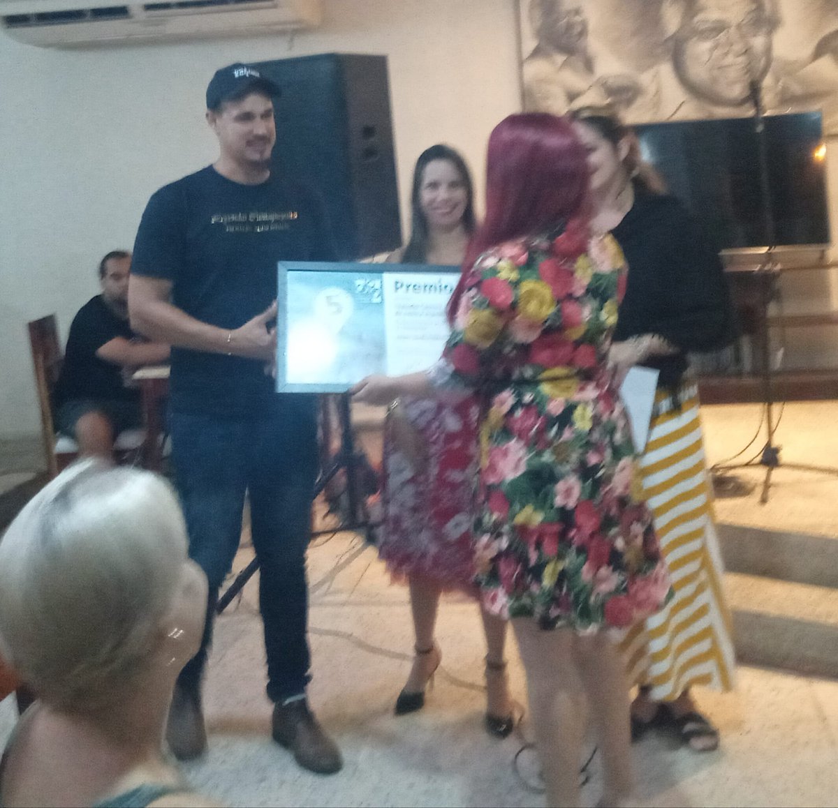 Concluyó  5to coloquio de periodismo cultural en Camagüey . Mereció el premio del concurso "criticar es querer" la periodista Claudia Artiles.