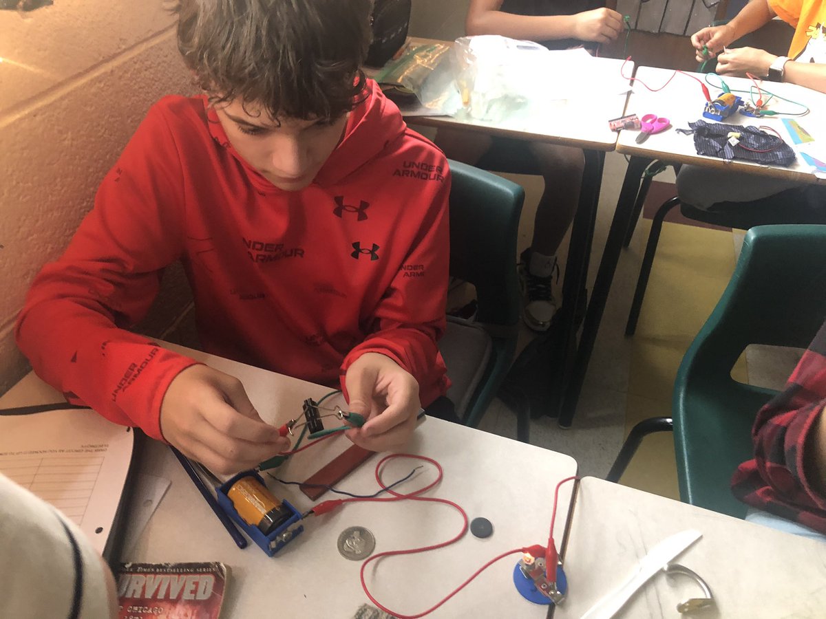 _MsLabelle's tweet photo. Brightened up this gloomy Monday by creating simple circuits in science today! 6-7 had a fun time predicting which items would be an insulator or a conductor! @SHJH_FALCONS https://t.co/t1ABTxf7EG
