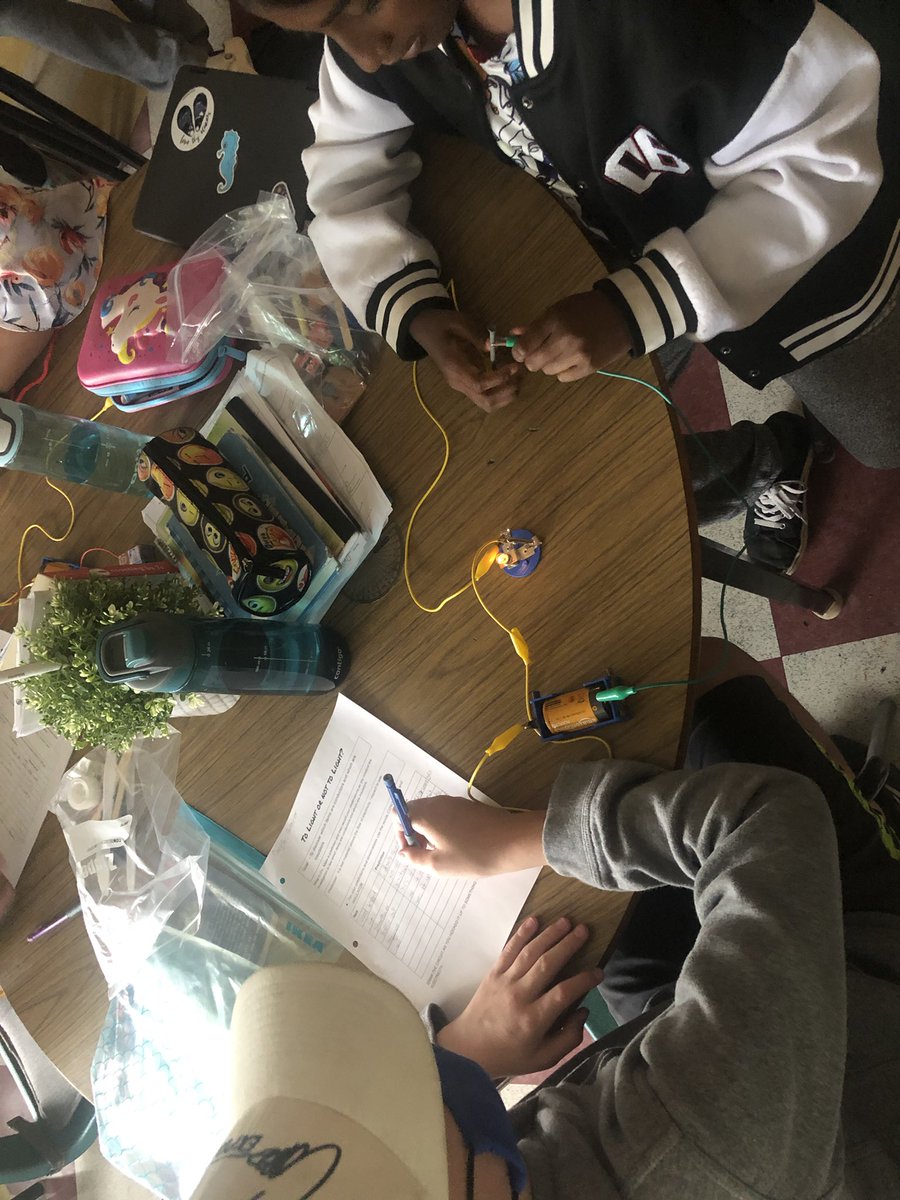 _MsLabelle's tweet photo. Brightened up this gloomy Monday by creating simple circuits in science today! 6-7 had a fun time predicting which items would be an insulator or a conductor! @SHJH_FALCONS https://t.co/t1ABTxf7EG