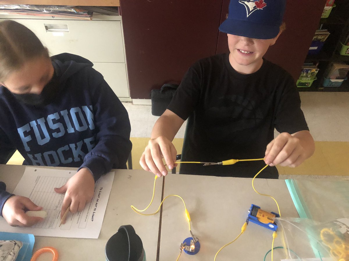 _MsLabelle's tweet photo. Brightened up this gloomy Monday by creating simple circuits in science today! 6-7 had a fun time predicting which items would be an insulator or a conductor! @SHJH_FALCONS https://t.co/t1ABTxf7EG