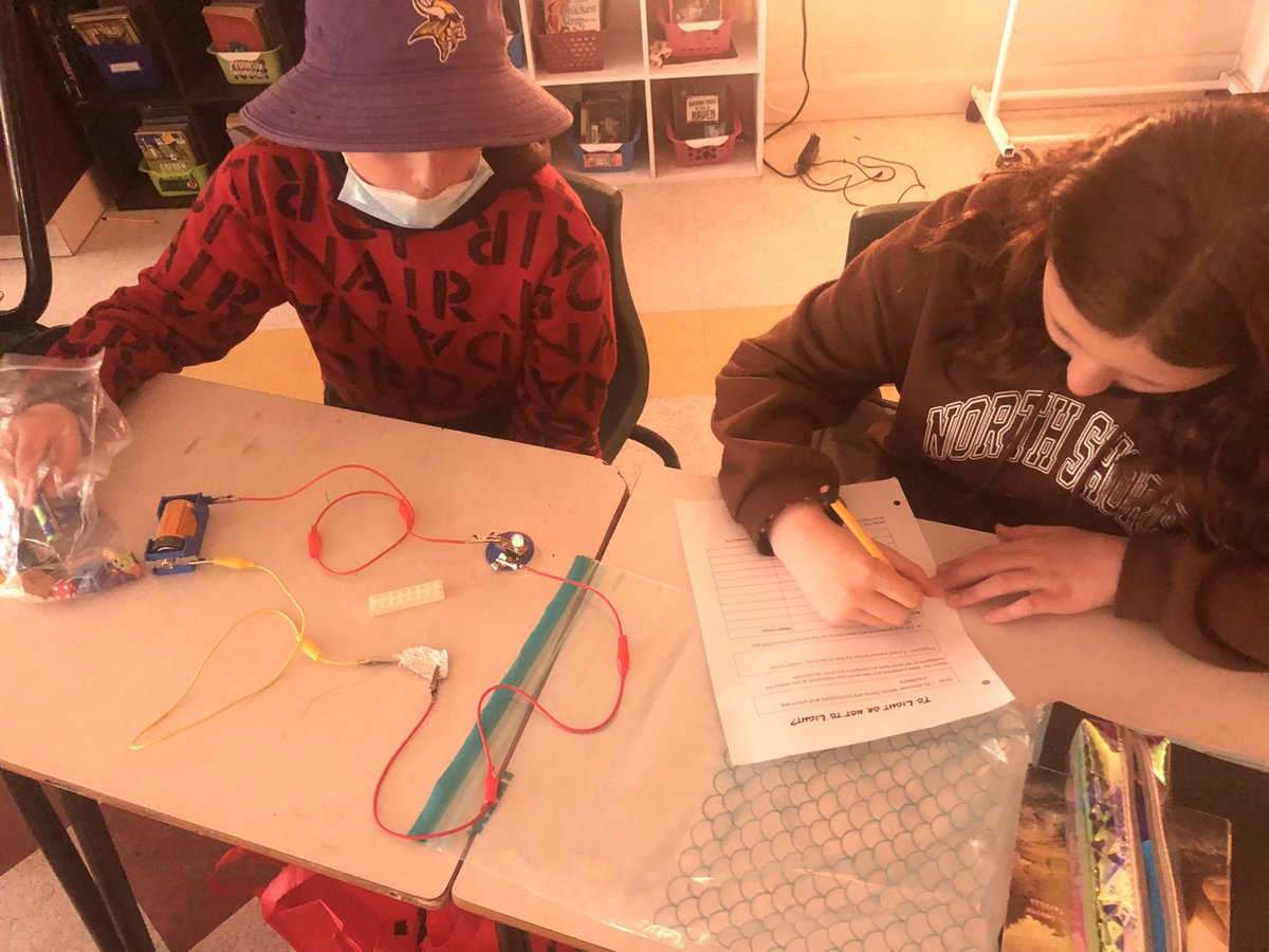_MsLabelle's tweet photo. Brightened up this gloomy Monday by creating simple circuits in science today! 6-7 had a fun time predicting which items would be an insulator or a conductor! @SHJH_FALCONS https://t.co/t1ABTxf7EG