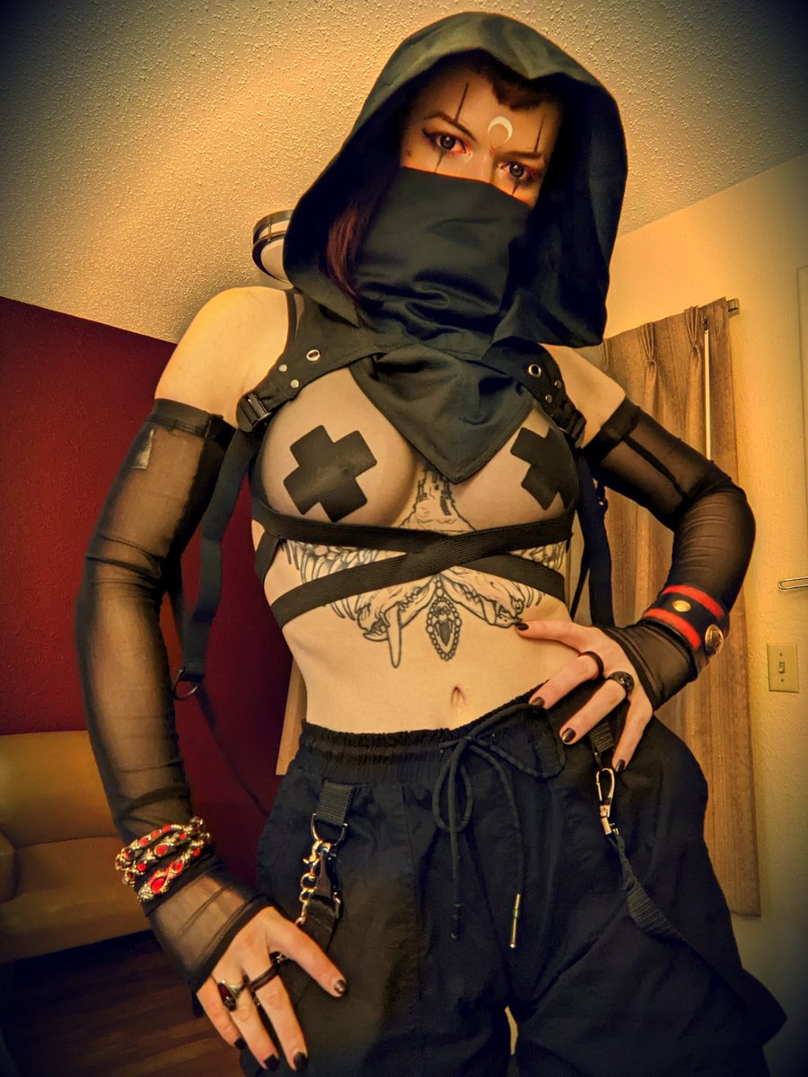 beebunscosplay's tweet photo. Plugged in
#goth https://t.co/oPyM700BIH