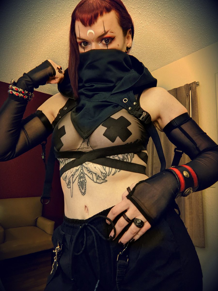 beebunscosplay's tweet photo. Plugged in
#goth https://t.co/oPyM700BIH