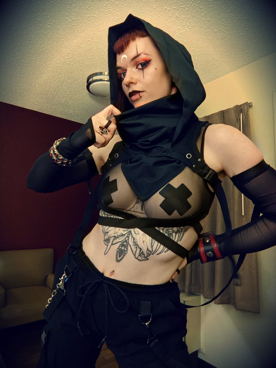 Plugged in
#goth