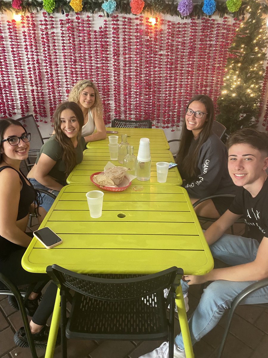 thsaof's tweet photo. LOTS of laughs, fun and good food with the SPECIAL @thsaof class of 2022 at the @BurritoBarSI. 💜 🙌🏻 😊
#AOFam @NAFCareerAcads #BeFutureReady #muchlove #churros @THSSTEAM @RoTierno https://t.co/OYNNFcrjro