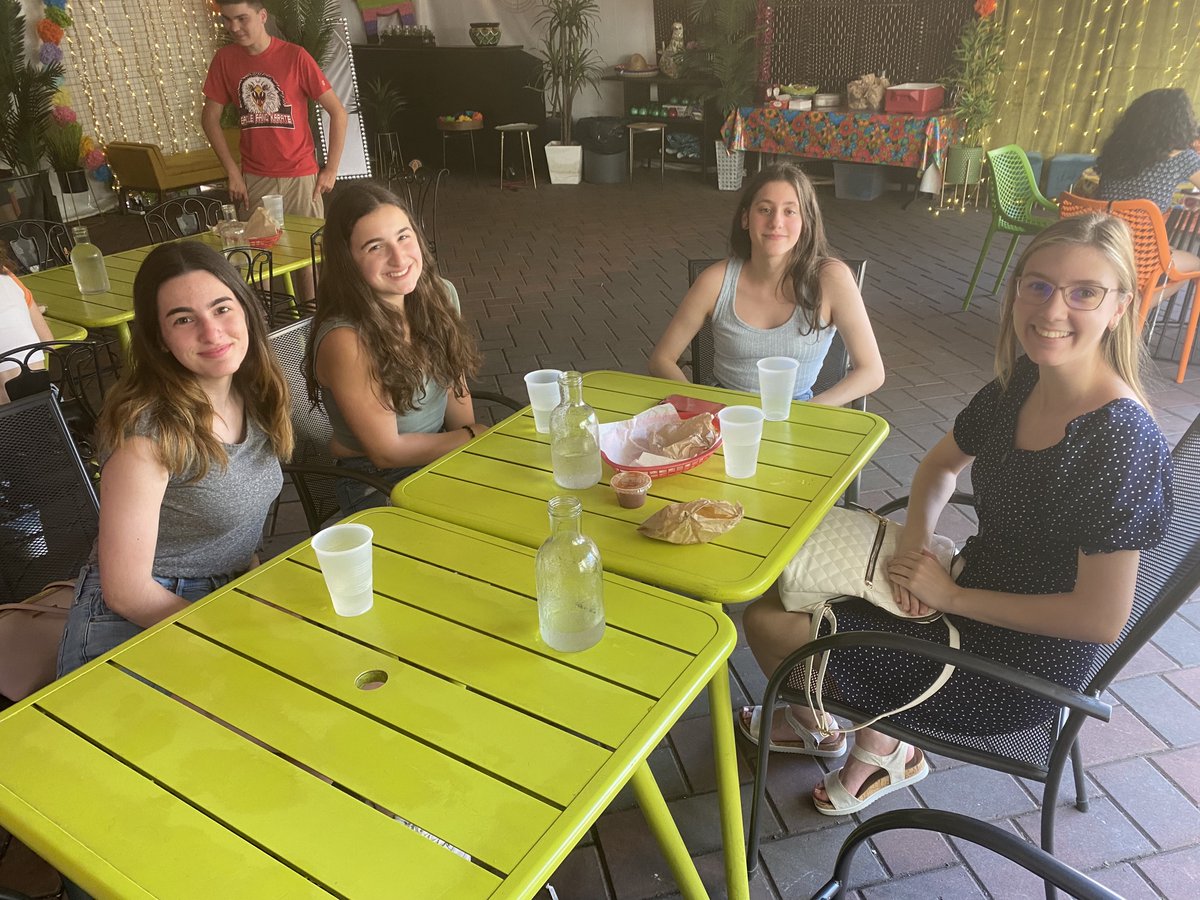 thsaof's tweet photo. LOTS of laughs, fun and good food with the SPECIAL @thsaof class of 2022 at the @BurritoBarSI. 💜 🙌🏻 😊
#AOFam @NAFCareerAcads #BeFutureReady #muchlove #churros @THSSTEAM @RoTierno https://t.co/OYNNFcrjro