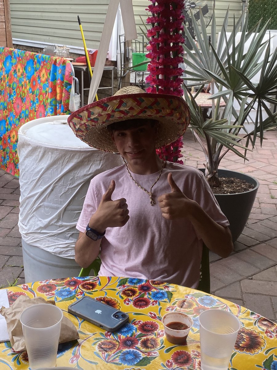 thsaof's tweet photo. LOTS of laughs, fun and good food with the SPECIAL @thsaof class of 2022 at the @BurritoBarSI. 💜 🙌🏻 😊
#AOFam @NAFCareerAcads #BeFutureReady #muchlove #churros @THSSTEAM @RoTierno https://t.co/OYNNFcrjro