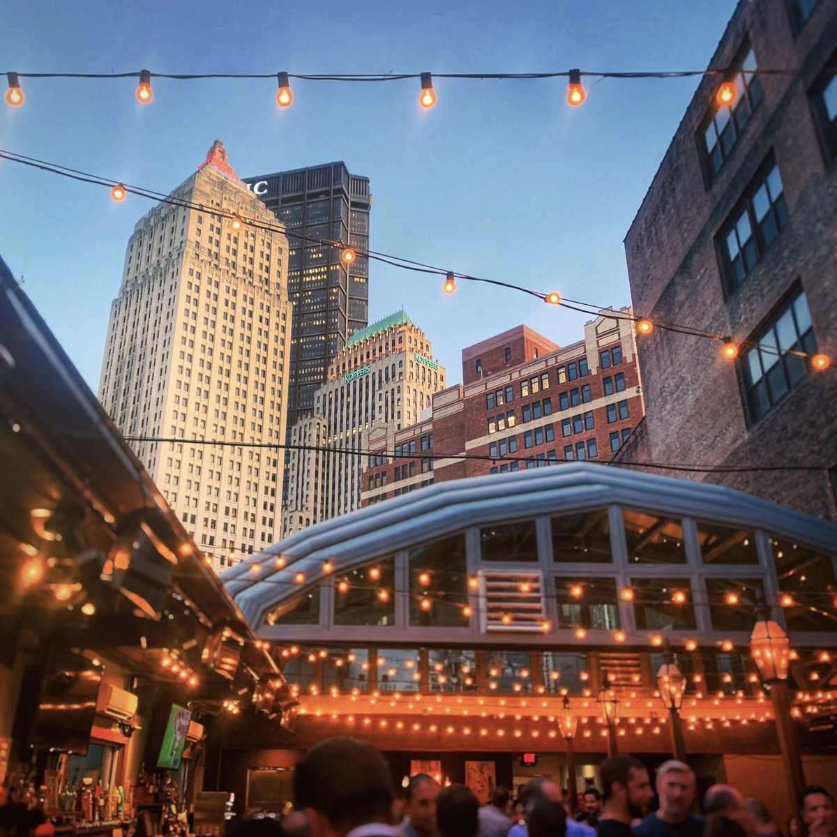 BBBrad91's tweet photo. Rooftop bar livin' in the 'burgh https://t.co/3Jv2h67UYl