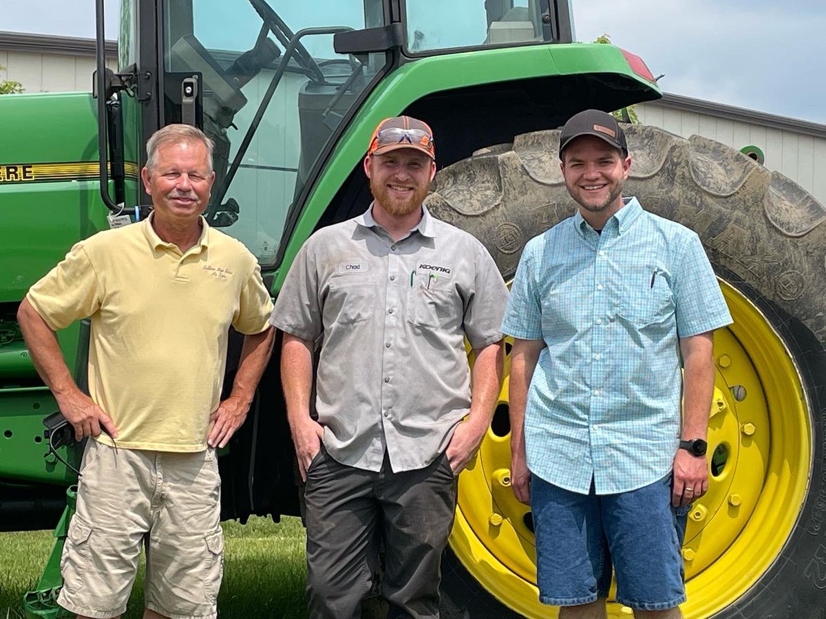 SullivanINFFA's tweet photo. Day 1 of our IN FFA Convention adventures! We started our day touring the Koenig John Deere dealership, where we ran into Sullivan FFA alumni, Chad Speece. After that, we spent some time walking around the Indianapolis Zoo! https://t.co/rOgqE8B53b