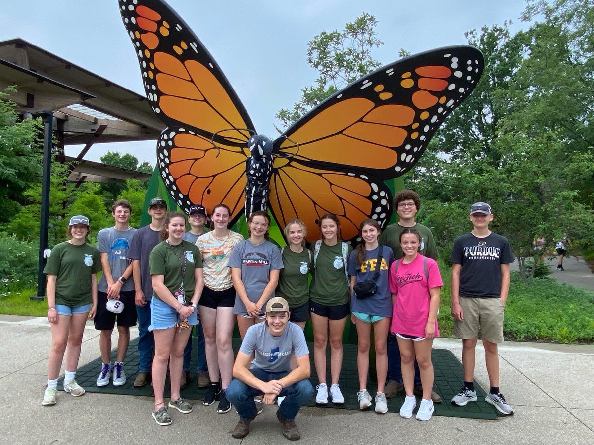 SullivanINFFA's tweet photo. Day 1 of our IN FFA Convention adventures! We started our day touring the Koenig John Deere dealership, where we ran into Sullivan FFA alumni, Chad Speece. After that, we spent some time walking around the Indianapolis Zoo! https://t.co/rOgqE8B53b