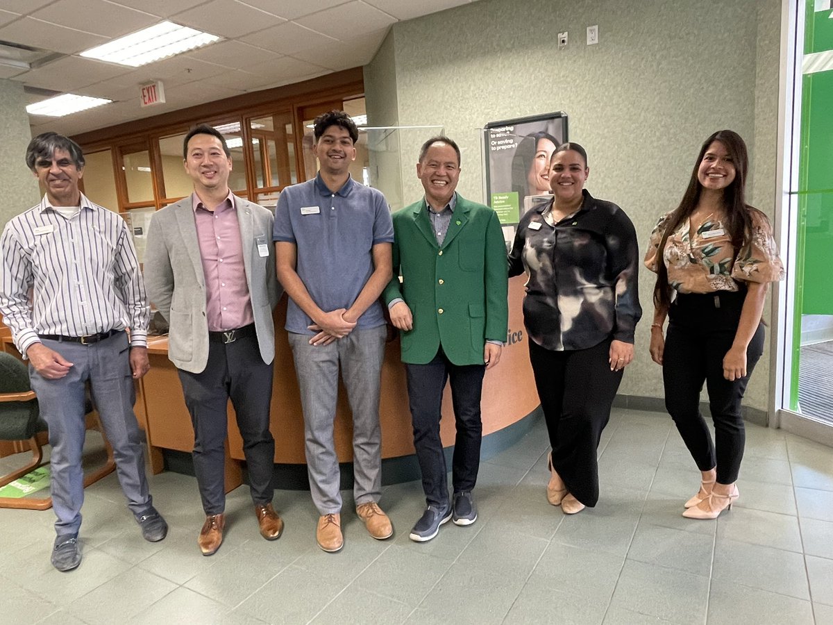 Appreciating the super heroes at Br 1198.  Thanks to our customer who insisted on taking the team photo.  Happy EAW Market Square!