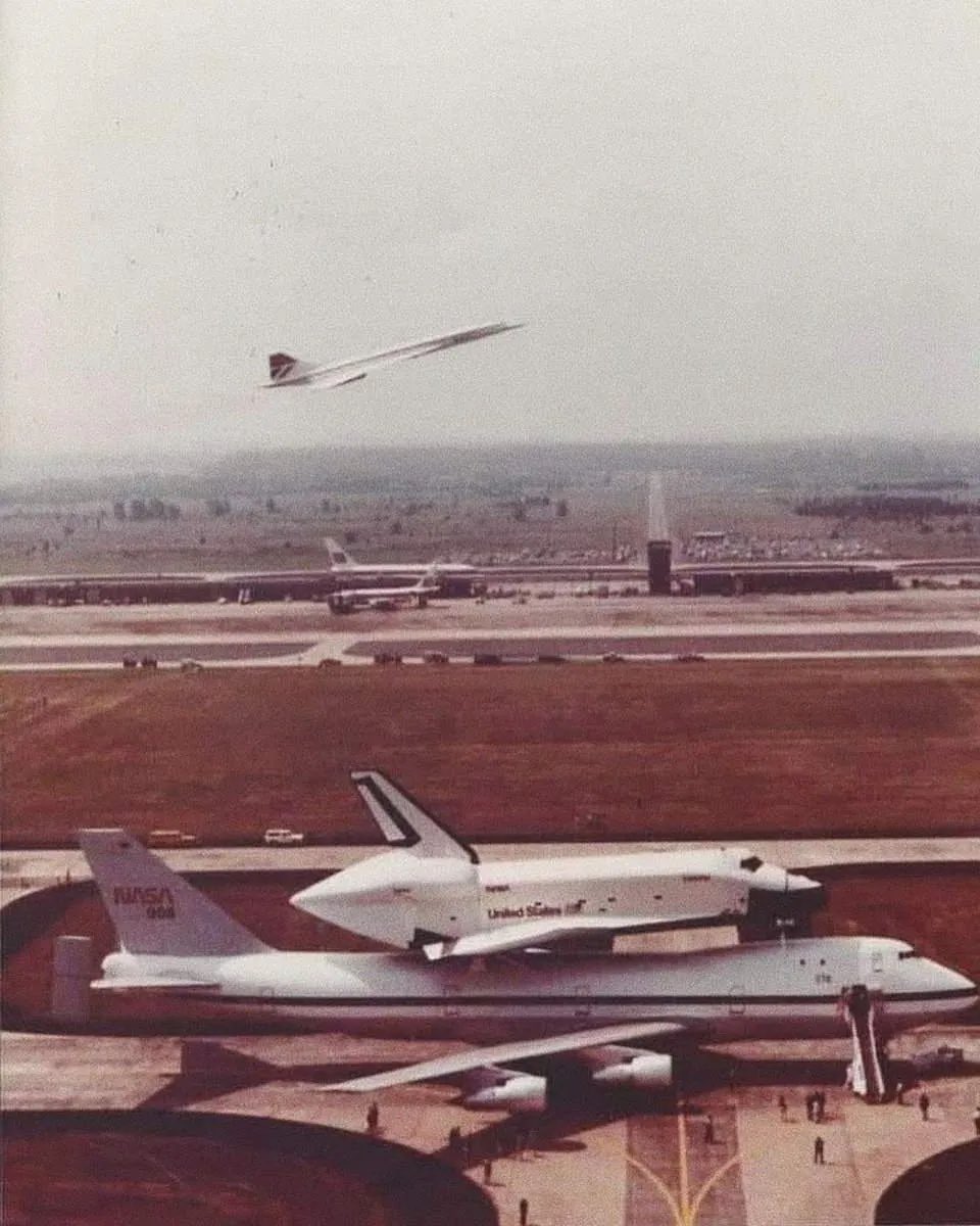 DigitalCodex0's tweet image. Space Shuttle, Boeing 747, and Concorde in the same photo